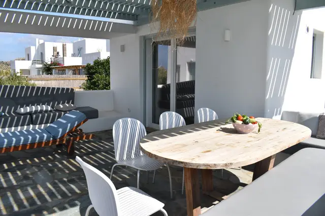 Outdoor dining beneath the pergola