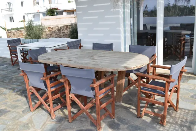 Outdoor dining beneath the pergola