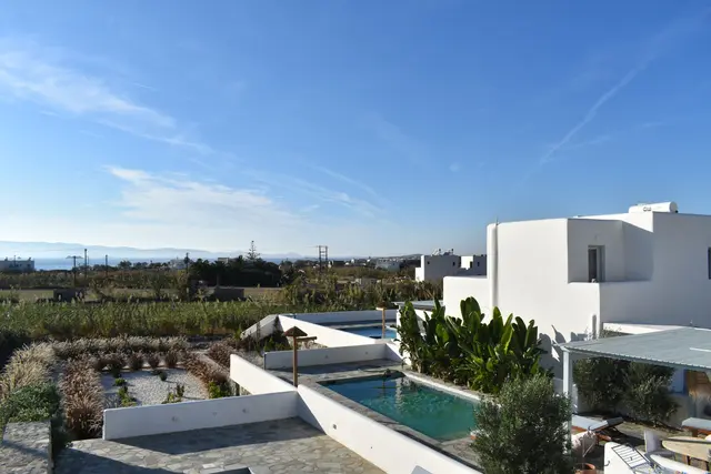 Swimming pools and sea views in Plaka, Naxos